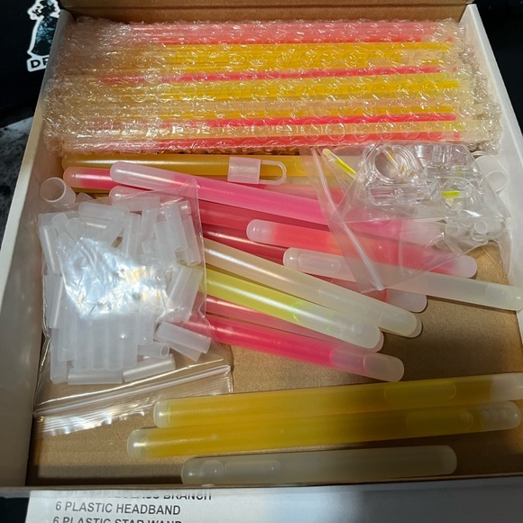 LED Birthday Cups with Glow sticks - Picture 8 of 8